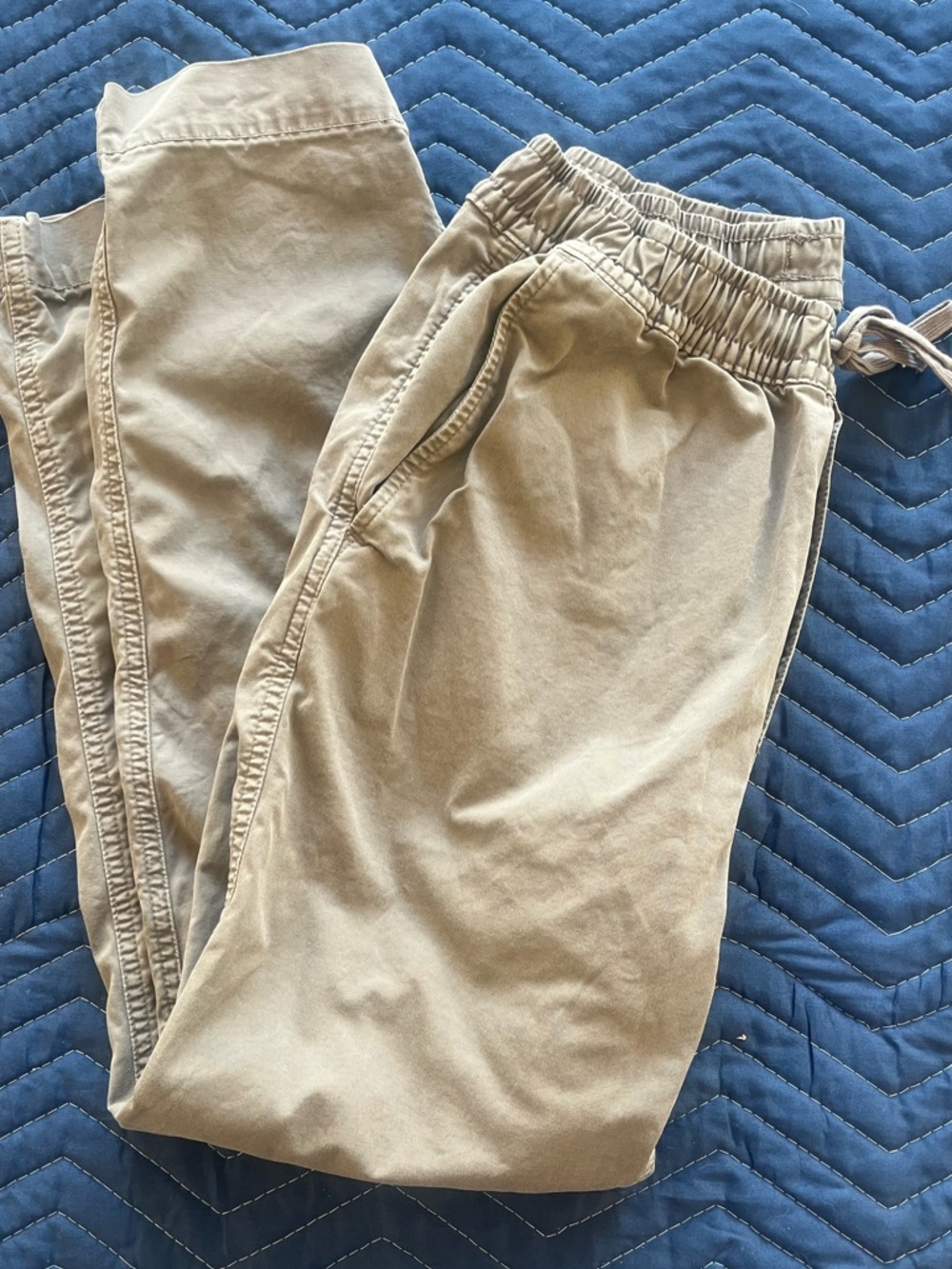 American Eagle • Men’s/Teen’s • men’s XS  Drawstring/Elastic-Waist Khakis cotton